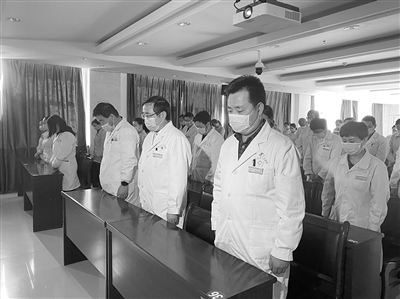 举国同悲缅怀战地英雄,深切哀悼抗疫烈士和逝世同胞直播