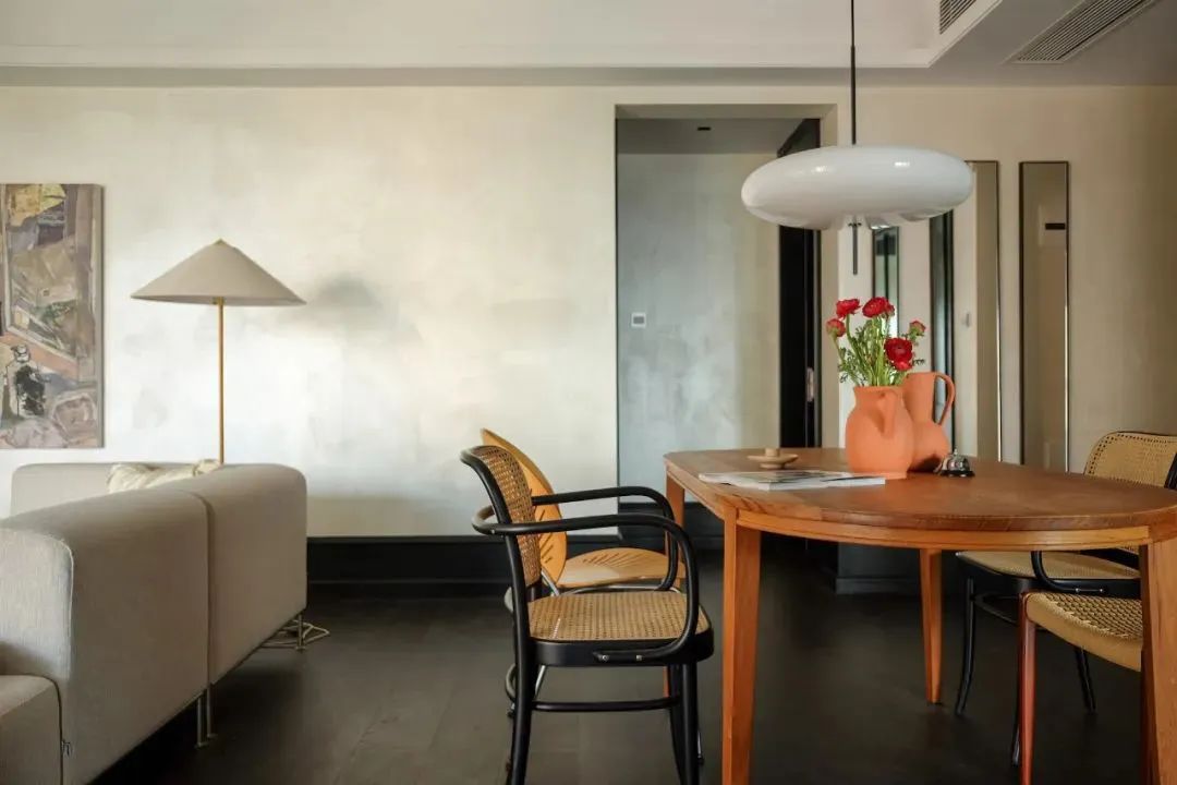 我用沙发把家里5口人分开后……家人感情反而升温了