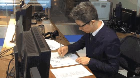 朱广权对决李佳琦，收割1.2亿流量：这背后有你不知道的顶级秘诀