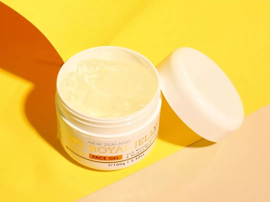 新西兰人气蜂蜜面霜，质地像果冻一样清透，超级补水！还能祛痘、缩毛孔