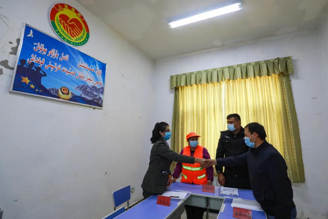 运送物资,化解纠纷,治安巡逻……这群“石榴大妈”很“吸粉”!