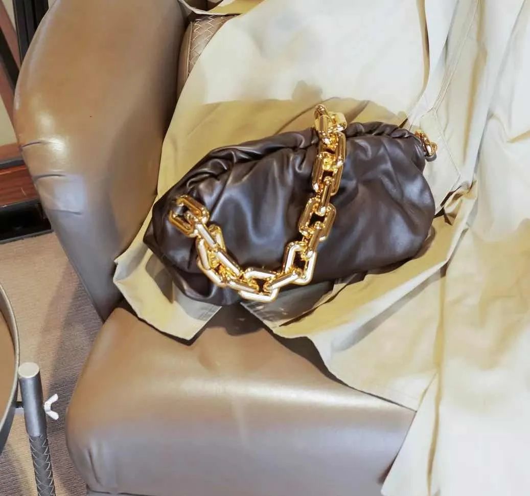 4岁逛连卡佛，13岁成香奈儿常客，她才是初代白富美