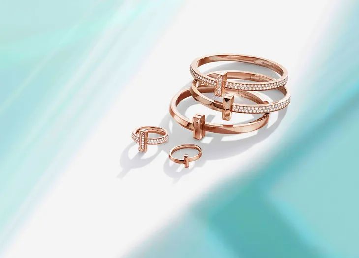 壹周潮话题|木村夫妇结婚20年首秀恩爱,海狸Kaia居家没忘秀身材