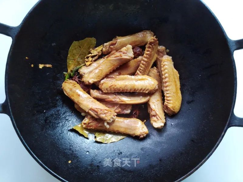 无任何添加的卤鸭货,刚卤出来的鸭货比较麻