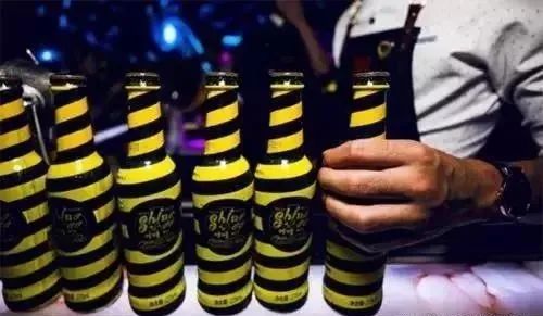 警察突访工厂食堂加油,警察突访食堂给员工加了一道硬菜