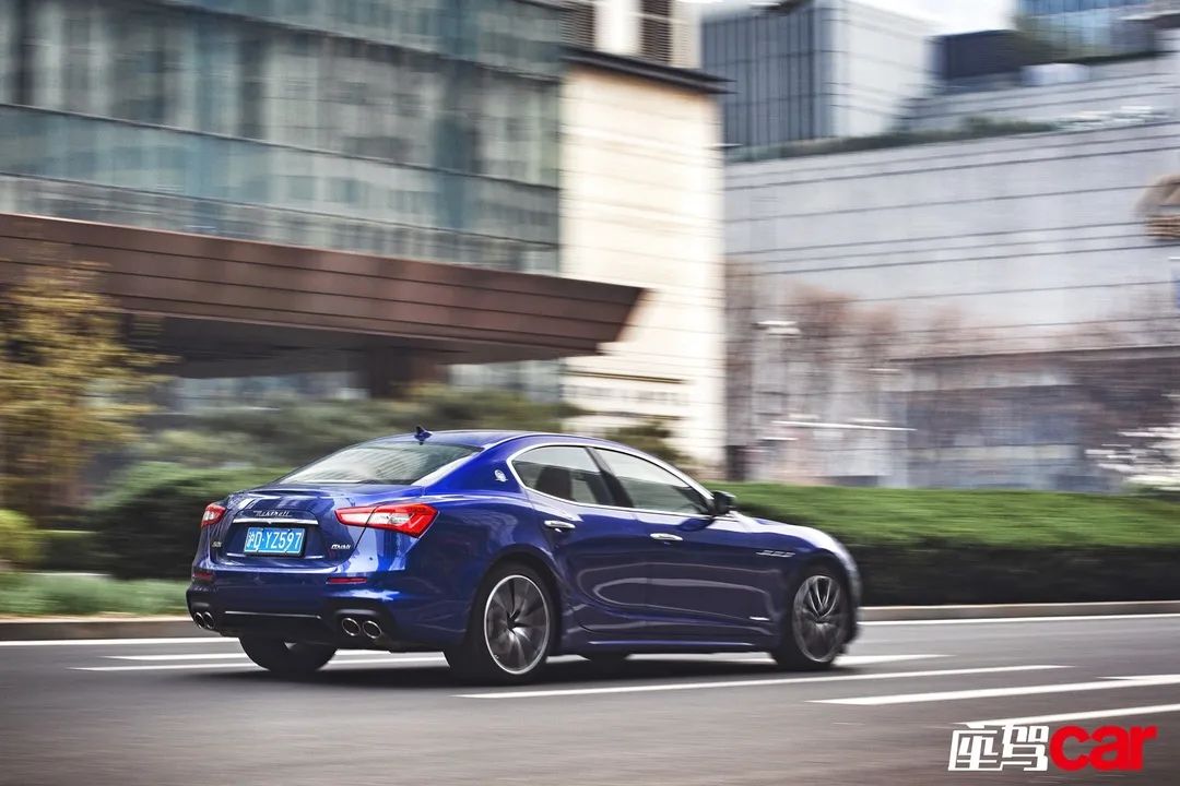 钢铁森林中的城市猎人|CARREVIEWS