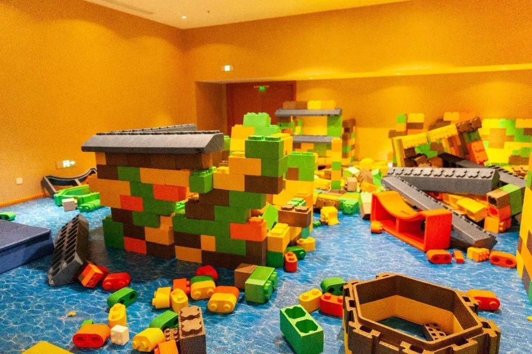 「温泉盛宴狂欢开启」只需28.1元!金水湾金水湾超大浴场两万平(单人洗浴+游泳),游玩旅行的快乐,内含洗浴,游泳,汗蒸,大屏观影