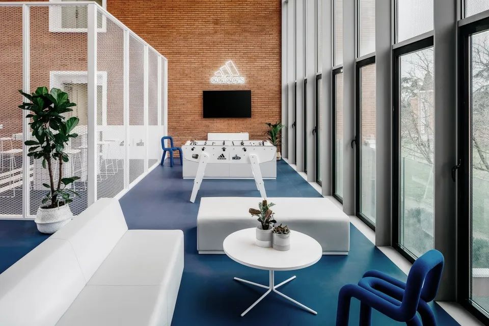 阿迪达斯X法国国家体育学院公共空间改造/UbaltArchitectes+UbiBene