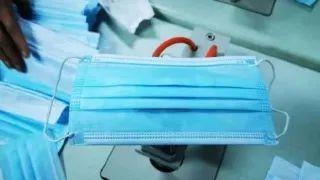 无法穿越疫情的奢侈品代购:从月入几十万到卖水果、玉米