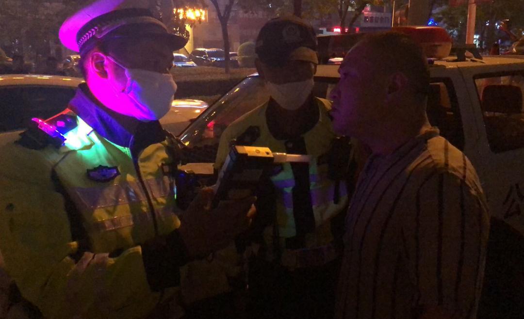 喝酒后遇到紧急情况下能开车吗,白酒喝了第二天能不能开车