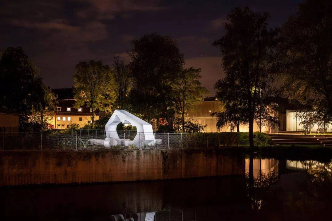 板凳奇葩设计,板凳上面的造型