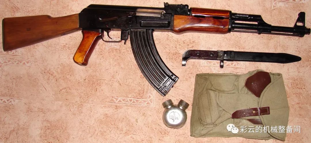 为什么ak47变成了连发,为什么ak47性能优越