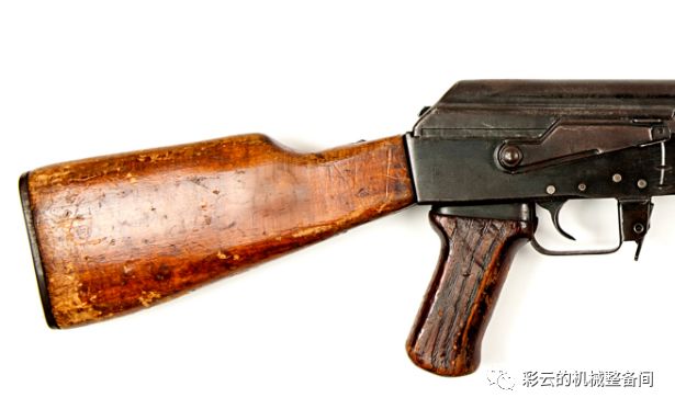 为什么ak47变成了连发,为什么ak47性能优越