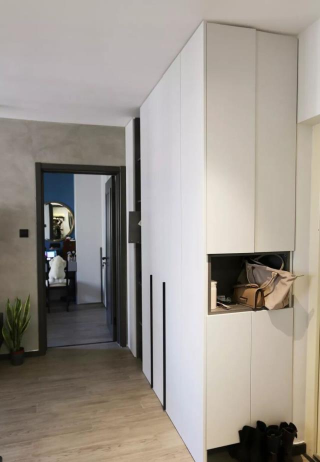 成品衣柜如何搭配定制柜,成品衣柜如何装出定制衣柜的效果