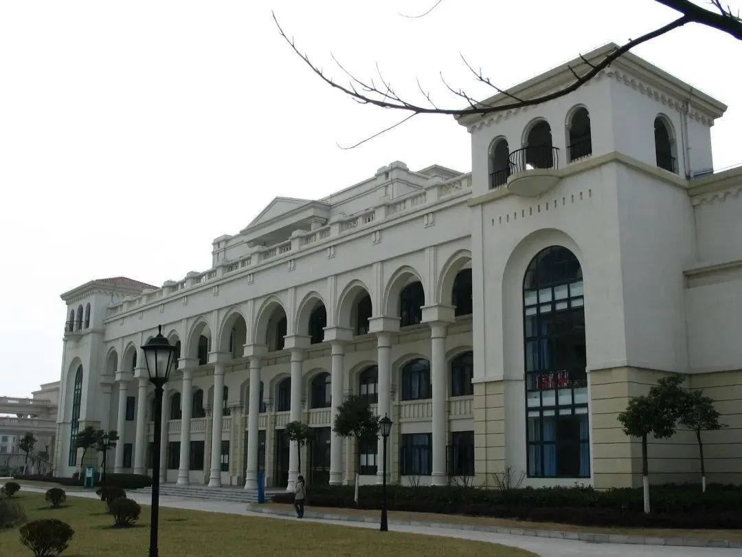 直播带你了解上外新传！上外“享”你，学长学姐说：“新”火相“传”，传播世界