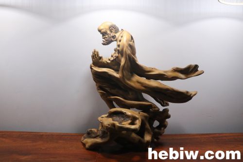 根雕传承人赋予朽木艺术生命,根雕大师杰作天然好木根雕