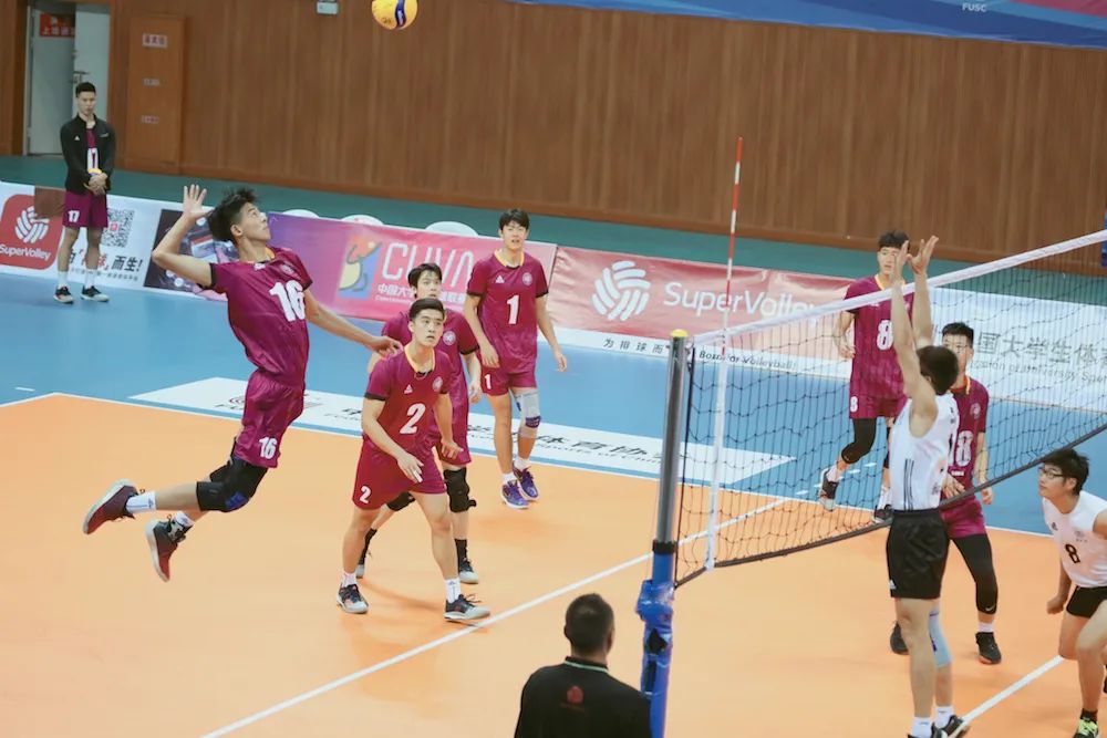 尼龙校草｜你的夏日运动场，就差这位复旦排球队帅哥朱启航了