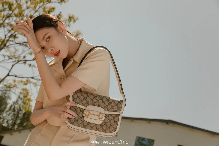 宋祖儿的包包里有什么,宋祖儿包包里面的东西