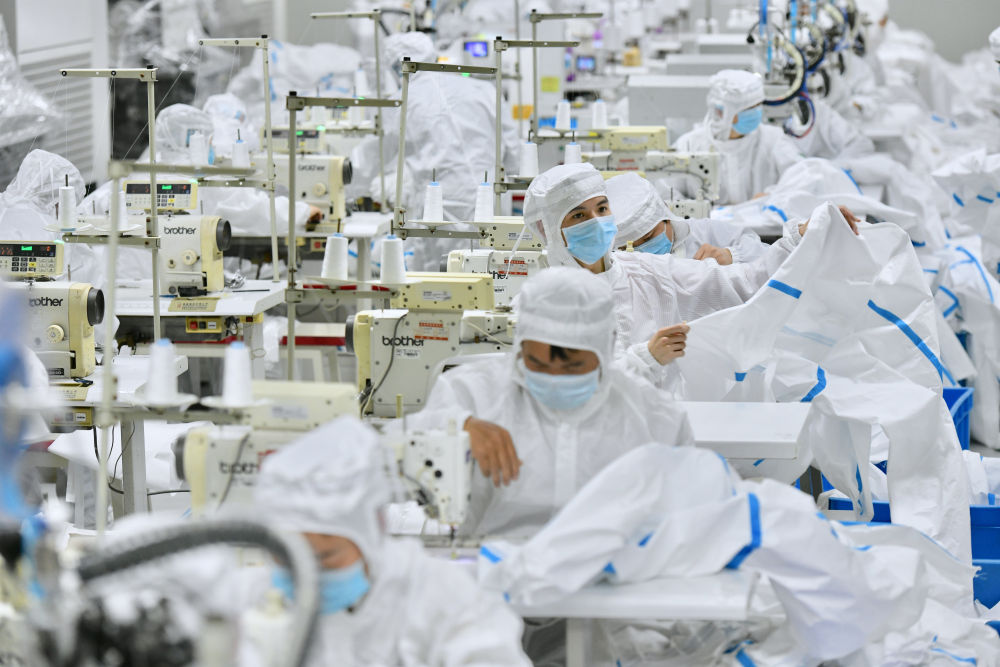 风雨无阻防疫必胜,众志成城抗击疫情风雨无阻向前行