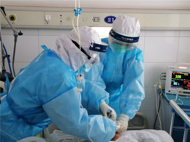 坚持不懈坚决打赢疫情防控阻击战,众志成城抗击疫情风雨无阻向前行