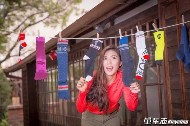 骑车为啥要穿瑜伽裤,骑公路车有没有必要穿骑行袜