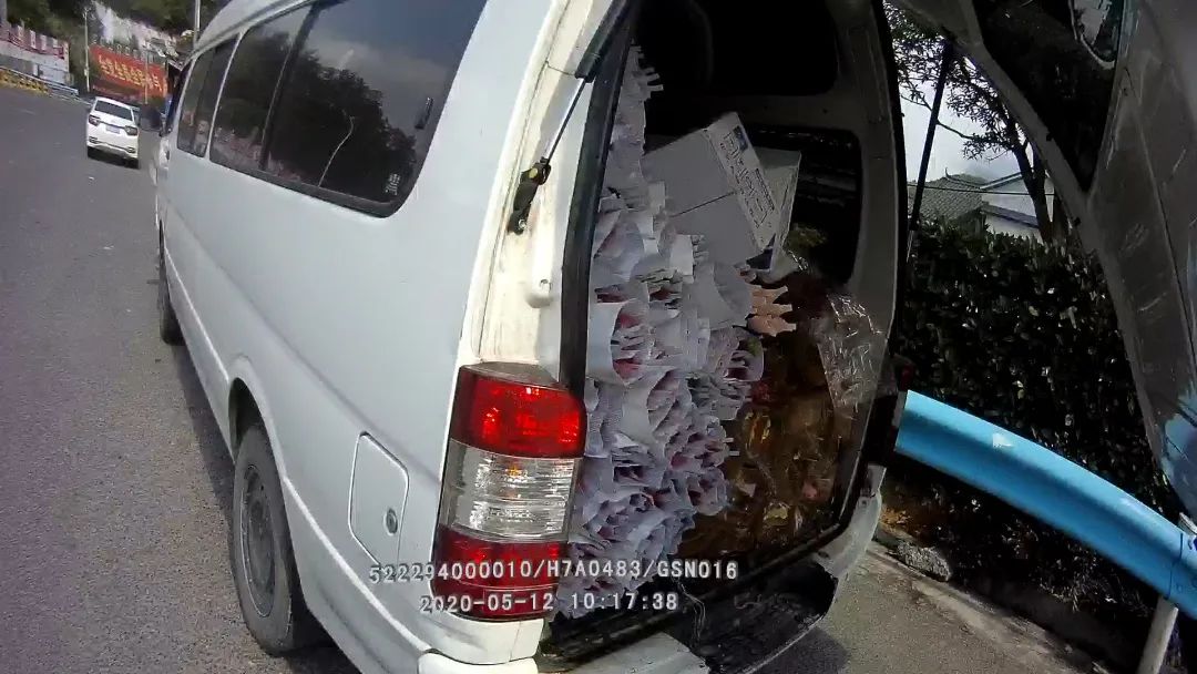 罚！小型普通客车改装成“流动花店”