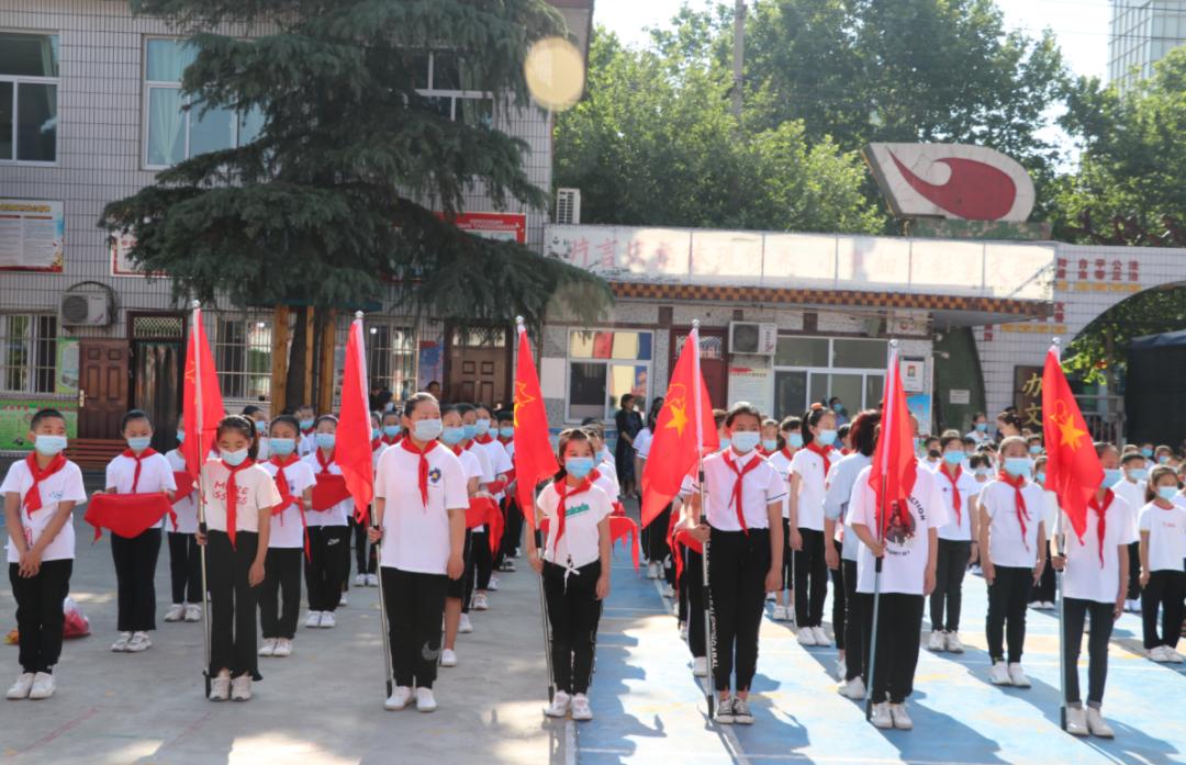 寻乌县实验小学少先队员入队仪式,林州市第一实验小学红领巾入队