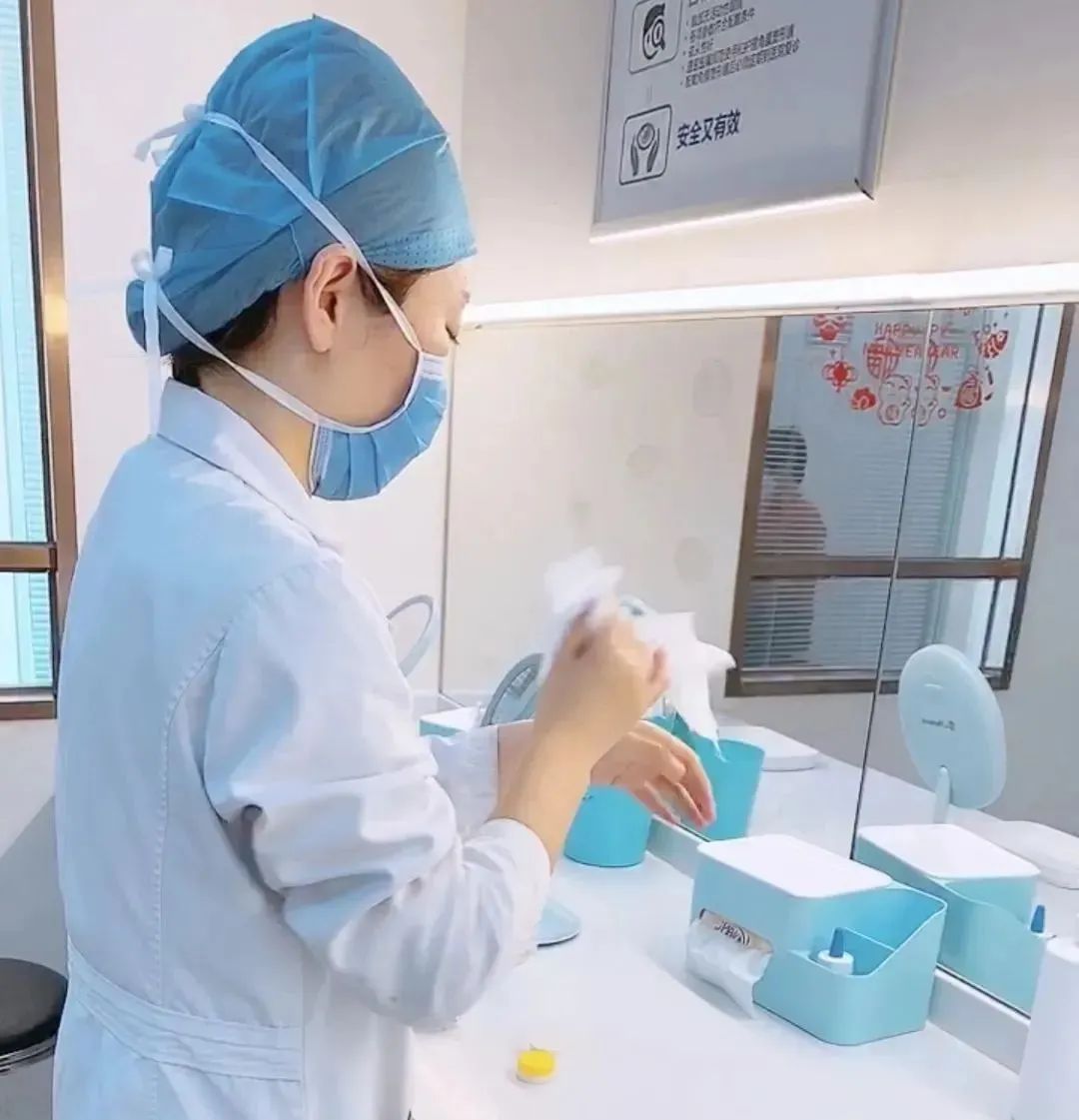 摘隐形眼镜有什么好方法吗,眼科怎么取隐形眼镜