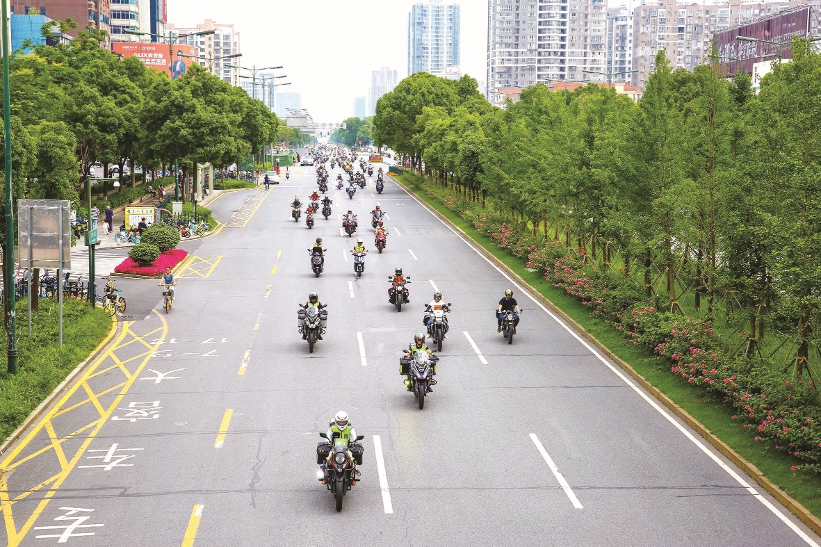 打通农村交通出行最后一公里,打通便民服务最后一公里