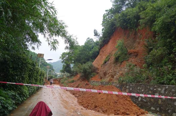 雷雨天气安全预防措施,风雨雷电天气如何安全避险