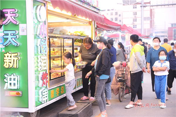 夜市一晚挣2000,一夜摆摊挣五六百块钱