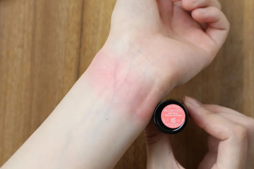 周雨彤泪沟神器,周雨彤的泪沟神器