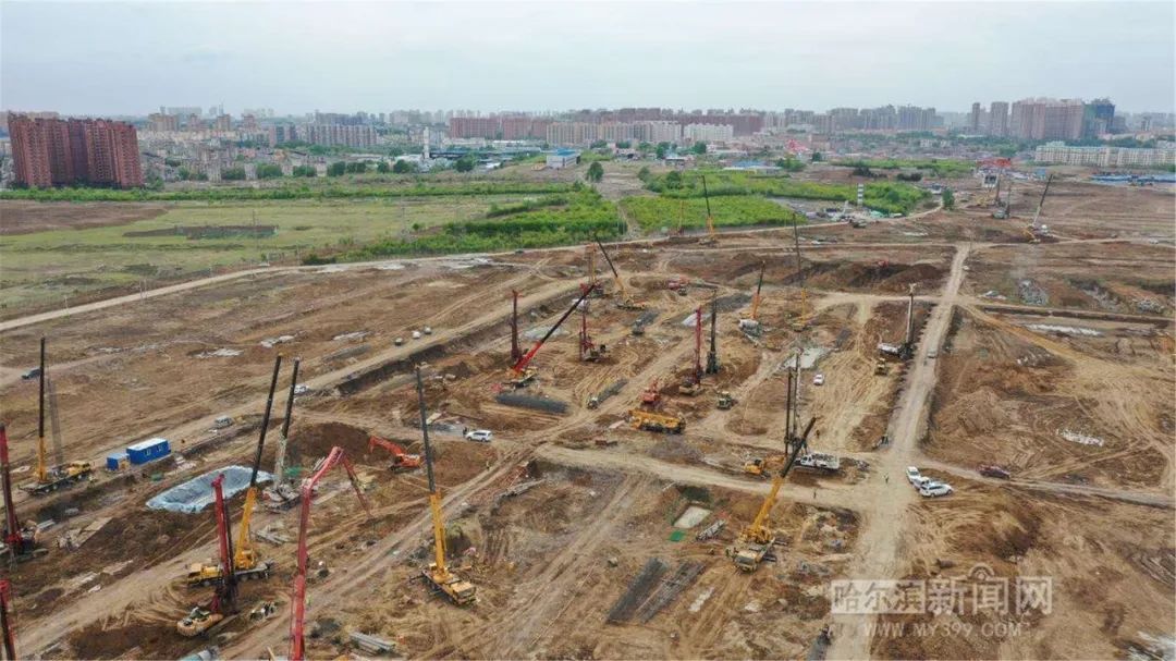 面积相当于一个国际标准的足球场,60平方公里相当于几个足球场