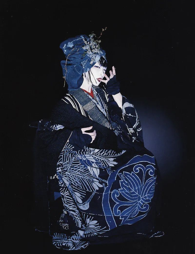 如辉夜姬下凡的鬼魅东瀛美人，逆转一代人的时尚审美