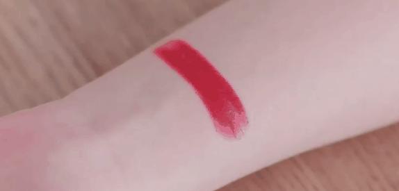 挤痘痘出来的白色长条状是什么,痘痘黑头挤出白颗粒