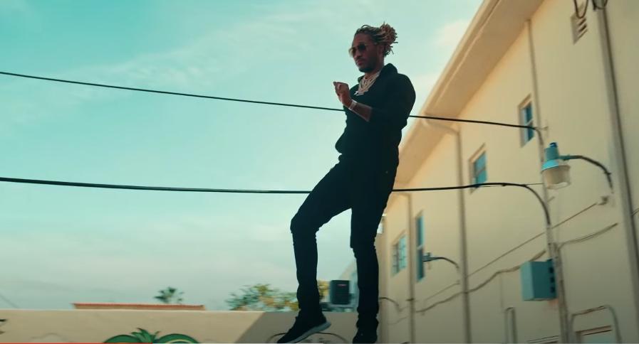 杰伦黑丝绸，TS天价AF1，近期MV中的“私藏热爱”各不相同