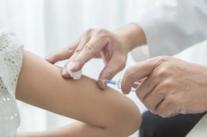 一针难求的新冠疫苗,一针难求九价疫苗