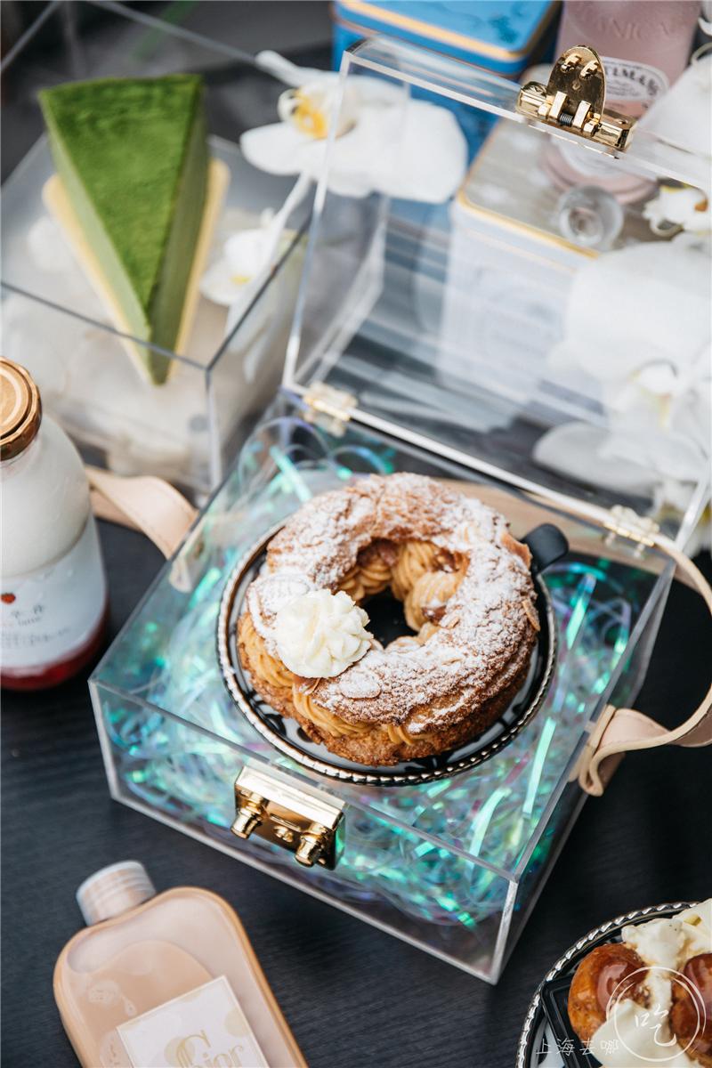 太刚了！这店居然敢开在「中国第一夜店」楼下...