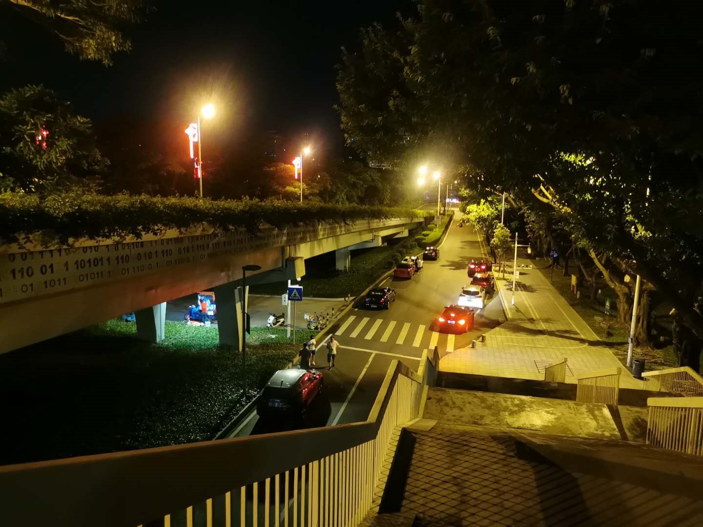 “代购、15个微信群”,只为了一口臭豆腐丨原创