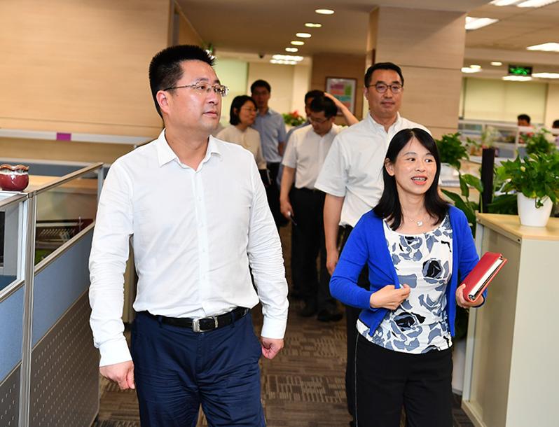 区领导带队走访调研重点企业,区领导对接企业招商