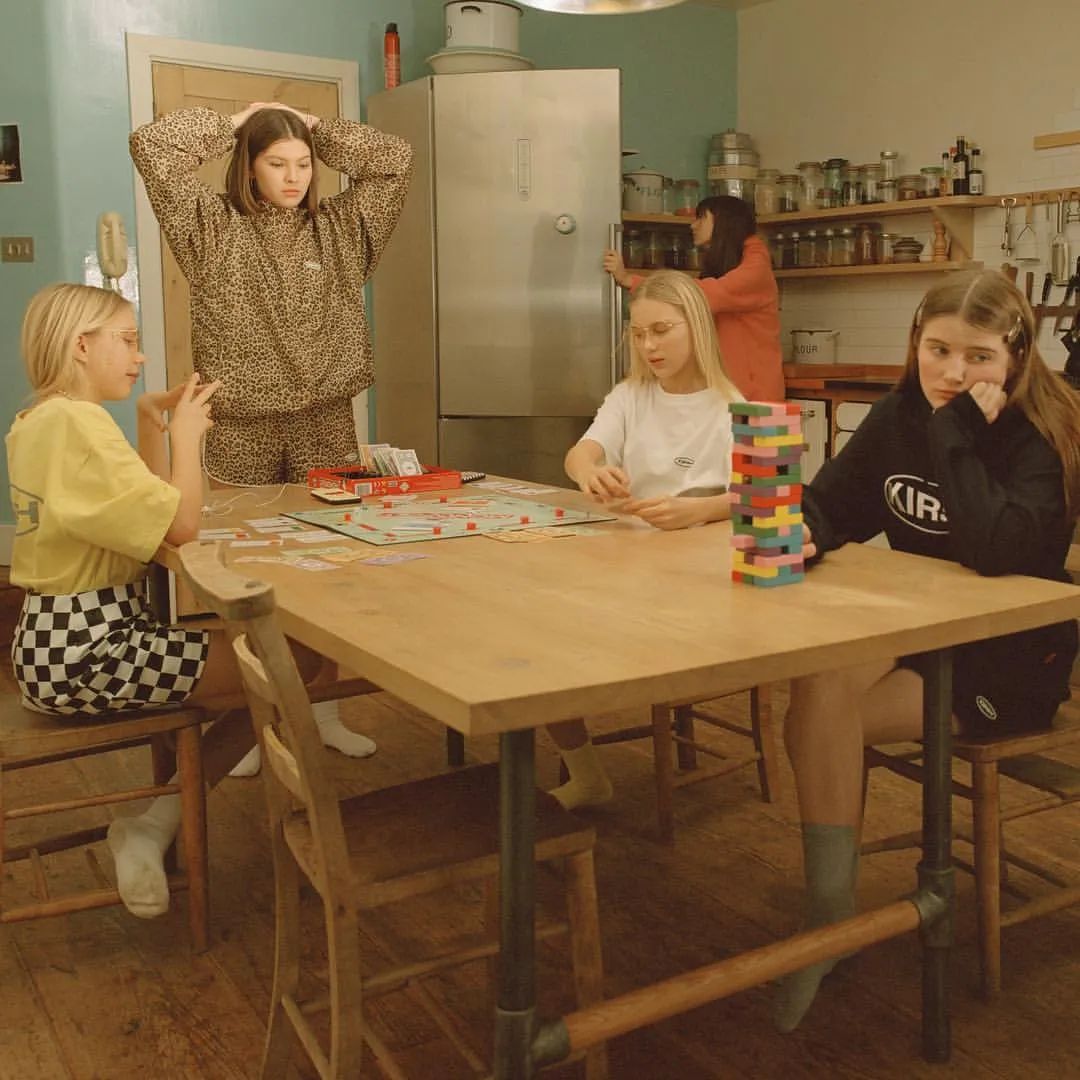 blackpink泫雅摆尾,blackpink全员观看泫雅舞台