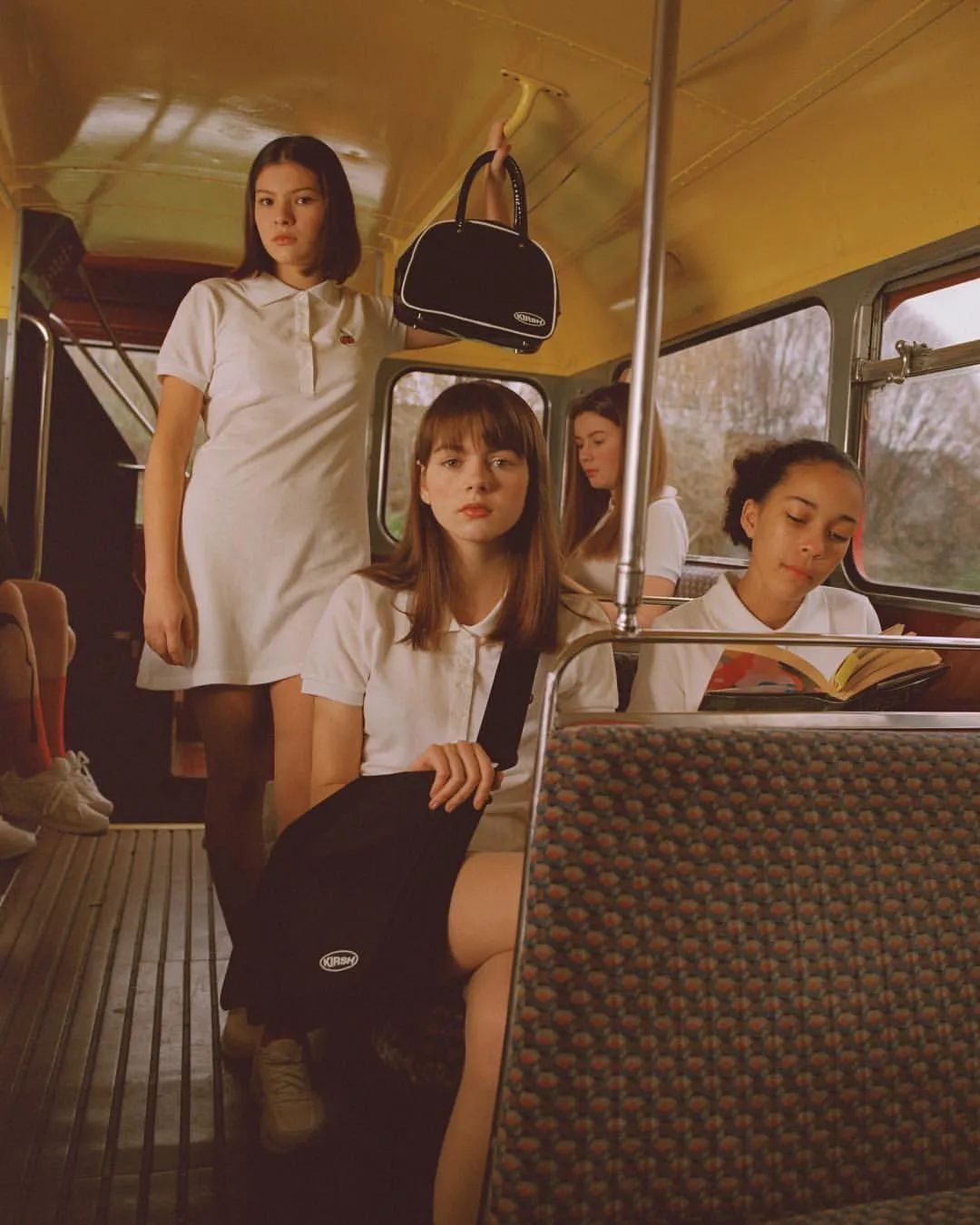 blackpink泫雅摆尾,blackpink全员观看泫雅舞台