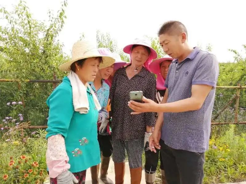 “指尖上的两*党新**课”|我们的*党**课,不一样!