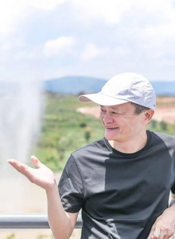 马云打卡衢州网红水亭街,马云弥勒太平湖森林公园