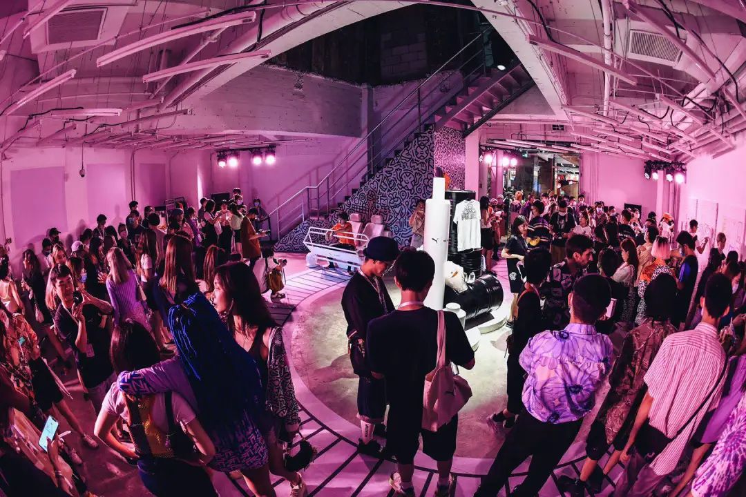 puma新款涂鸦红蓝两个配色,puma新出的联名