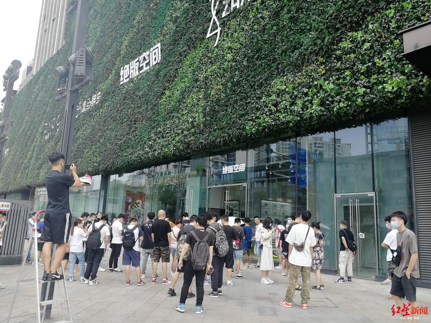 穿指定品牌鞋款才有资格买AJ球鞋是仪式感还是消费歧视？店方这么说……