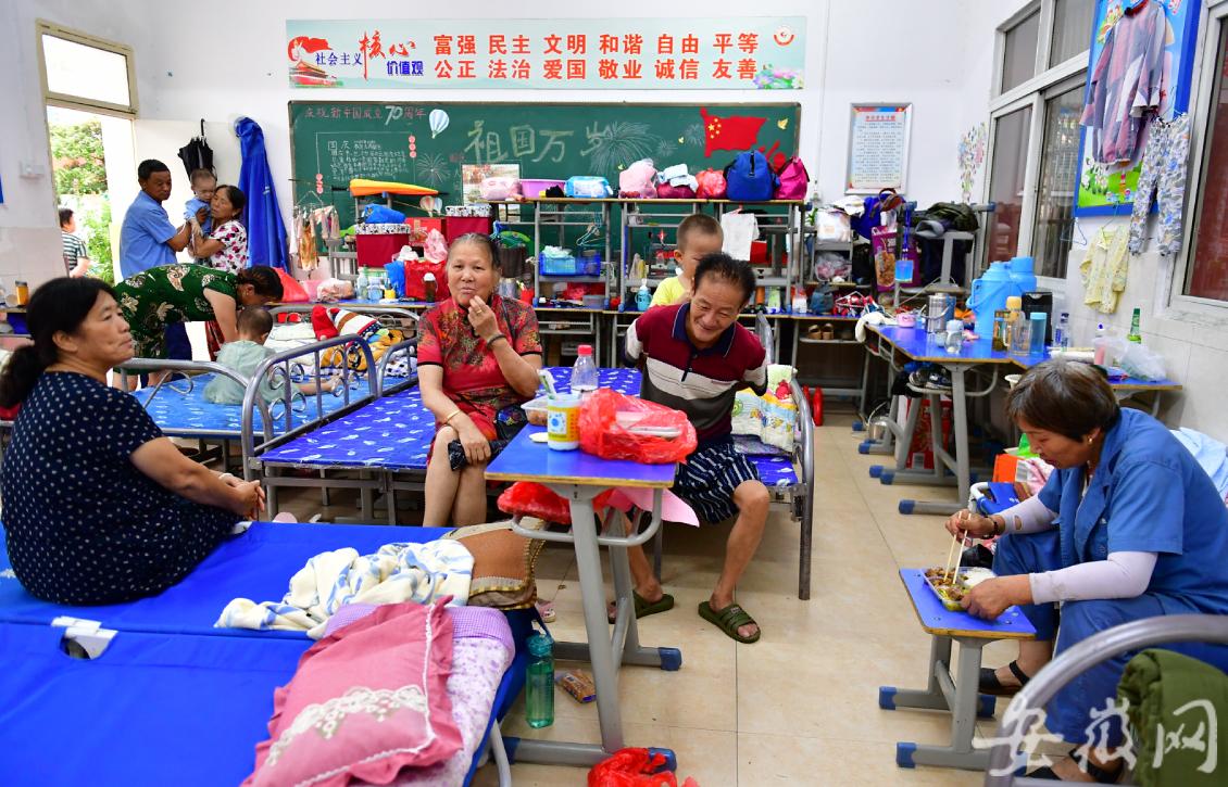 记者探访洪灾安置点,安徽安庆洪灾图片