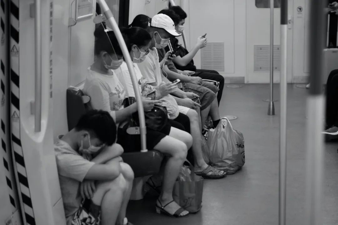 评论实战课|社会最大的悲剧,不是坏人的喧嚣,而是好人的沉默