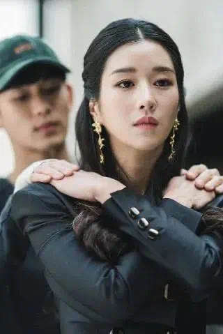 徐睿知倒钩眼线妆,金秀贤徐睿知魔女作品