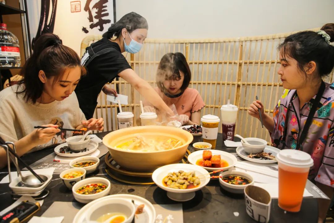 伏天吃鸭！这原汁原味神仙老鸭汤，地道杭州鸭煲味！还能外送到家！赶紧来一碗吧